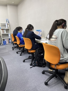 小学校低学年から高校生まで、個別指導でも安心の月額授業料!